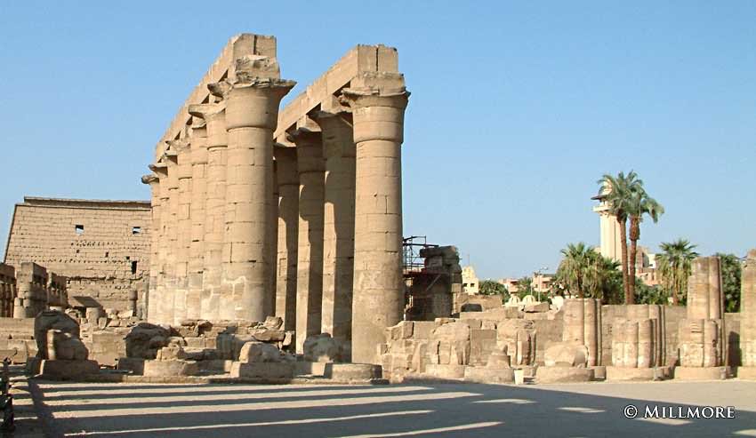 Adorable-Columns-Inside-The-Luxor-Temple-Egypt