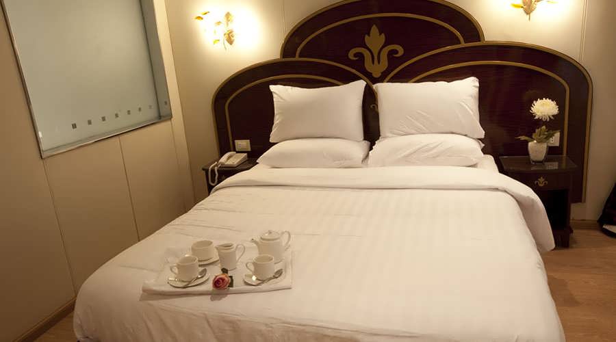 al-hambra-nile-cruise-suite-bedroom