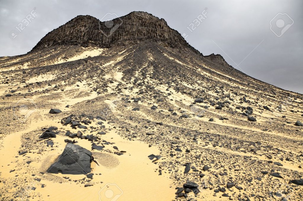 black-desert-volcanic-rock-formations-near-bahariya-oasis-in-egypt