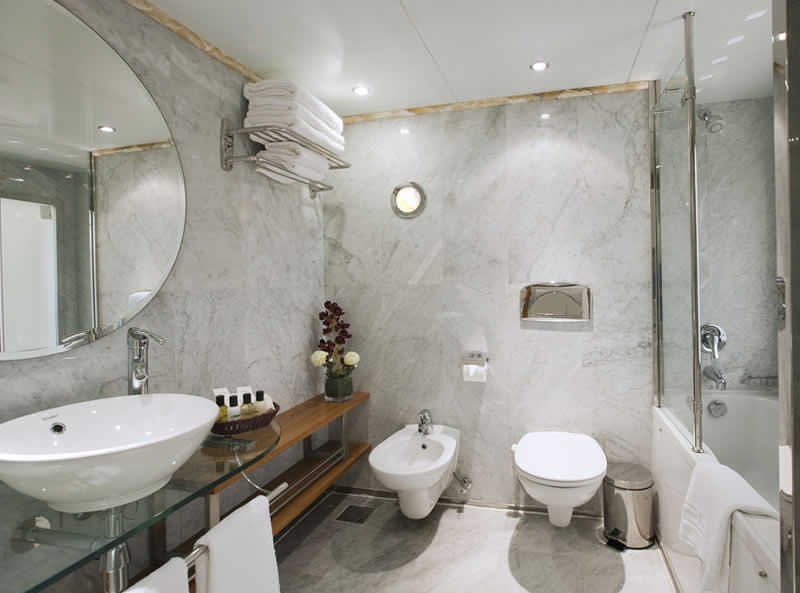 alhambra-nile-cruise bath