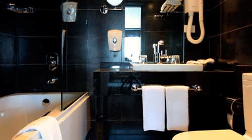 nile-premium-nile-cruise-suite-bathroom